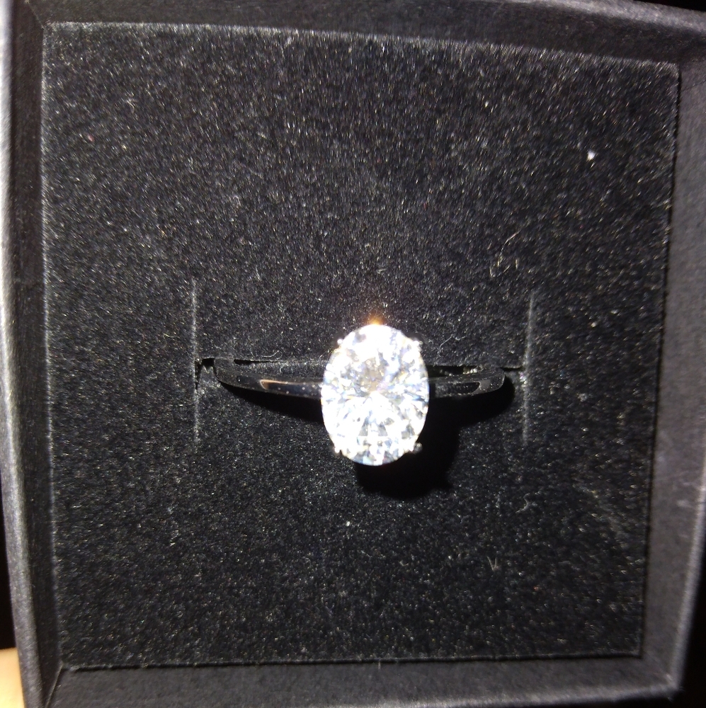 Size 7 925 silver Moissanite ring